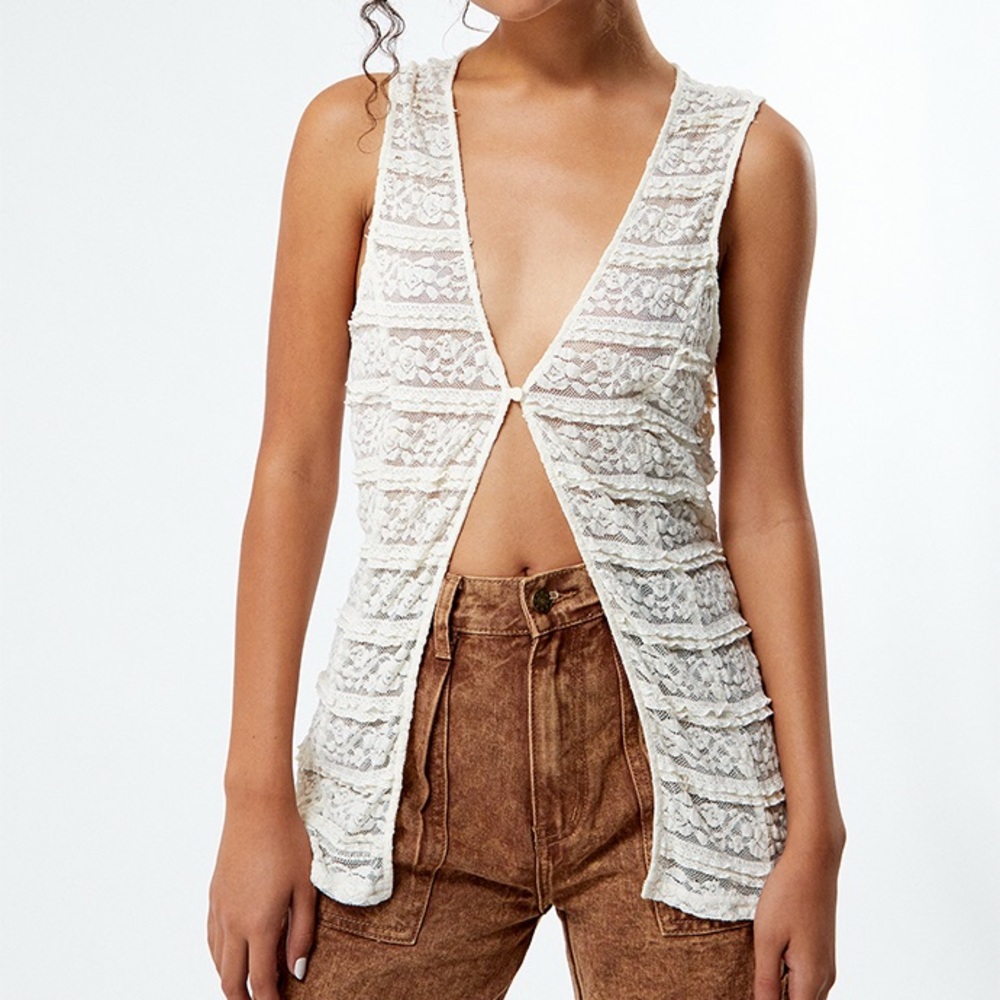LIONESS Olsen vest in white lace